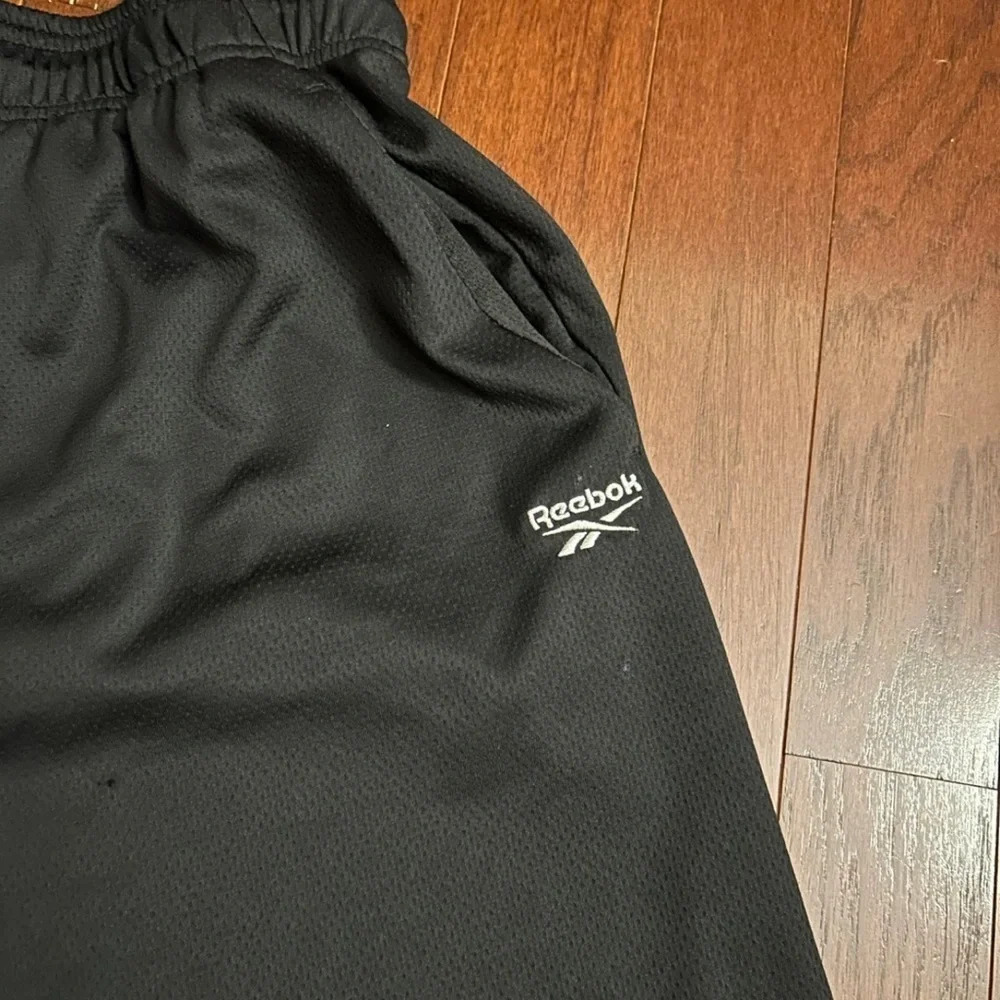 Reebok black shorts size M excellent condition - Picture 3 of 8
